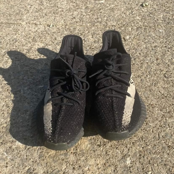 Yeezy 350 V2 OREO - Picture 4 of 4